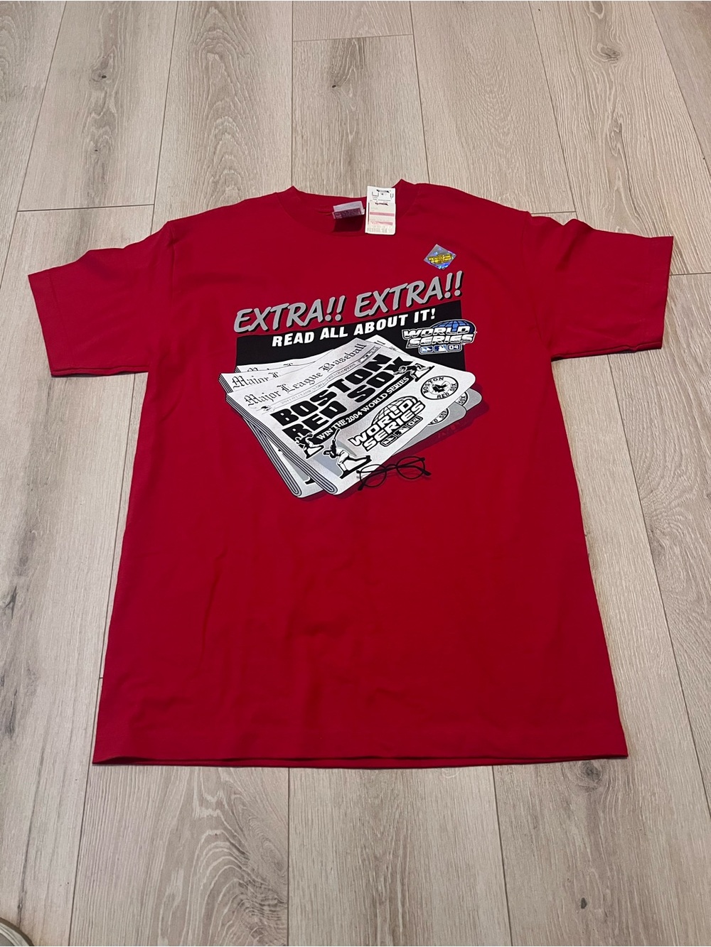 2004 Graphic 'Extra!! Extra!!' Short Sleeve Tee - Red